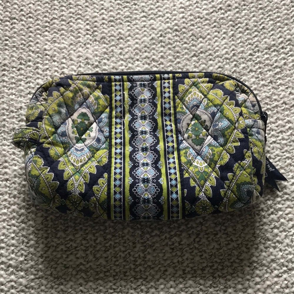💚 3 for $10 Vera Bradley makeup bag
